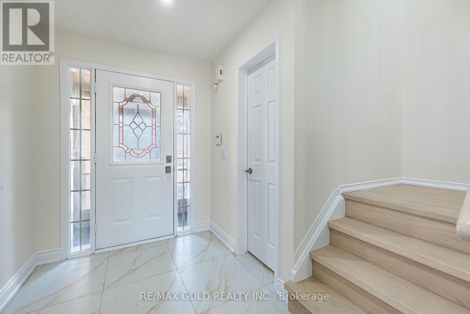 110 Sandyshores Drive, Brampton, Ontario  L6R 2M3 - Photo 6 - W12975420