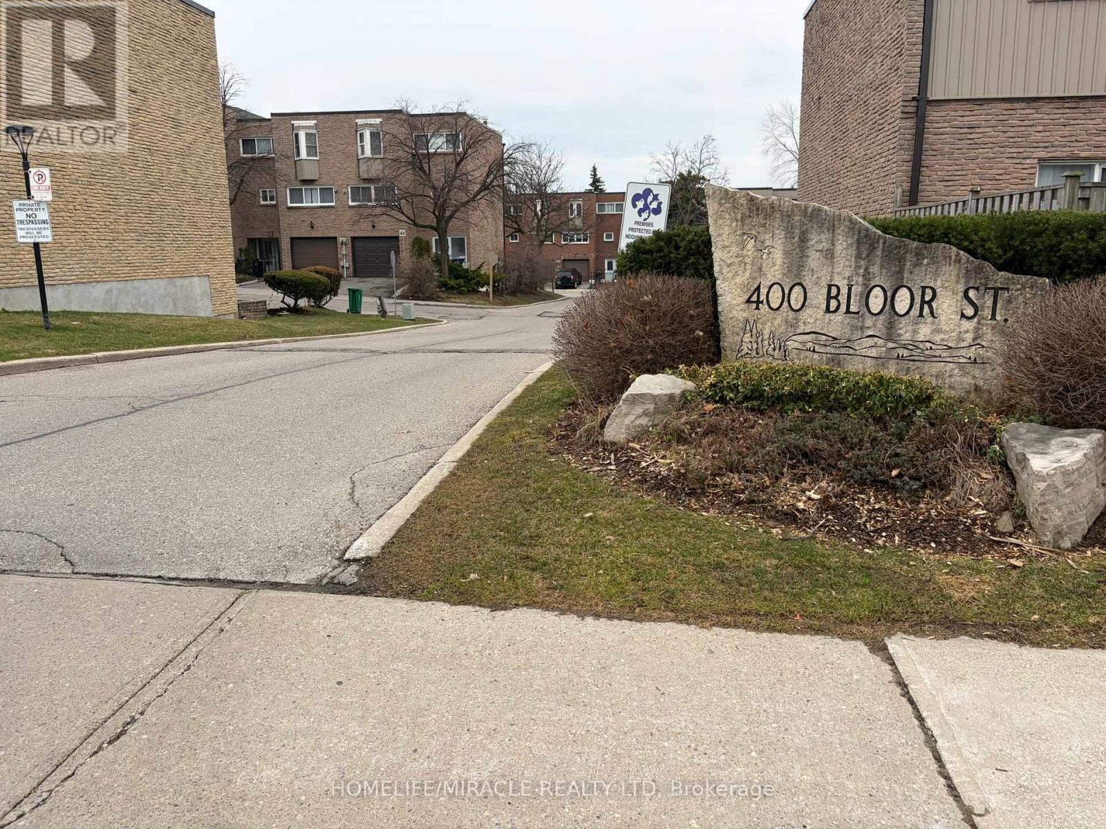 58 - 400 Bloor Street, Mississauga, Ontario  L5A 3M8 - Photo 2 - W12975426