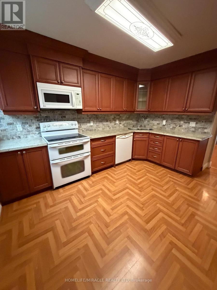 58 - 400 Bloor Street, Mississauga, Ontario  L5A 3M8 - Photo 21 - W12975426