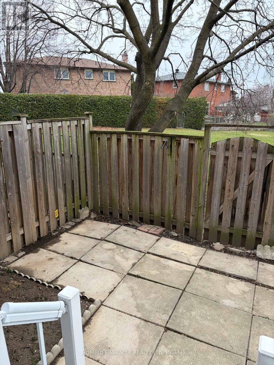 58 - 400 Bloor Street, Mississauga, Ontario  L5A 3M8 - Photo 5 - W12975426