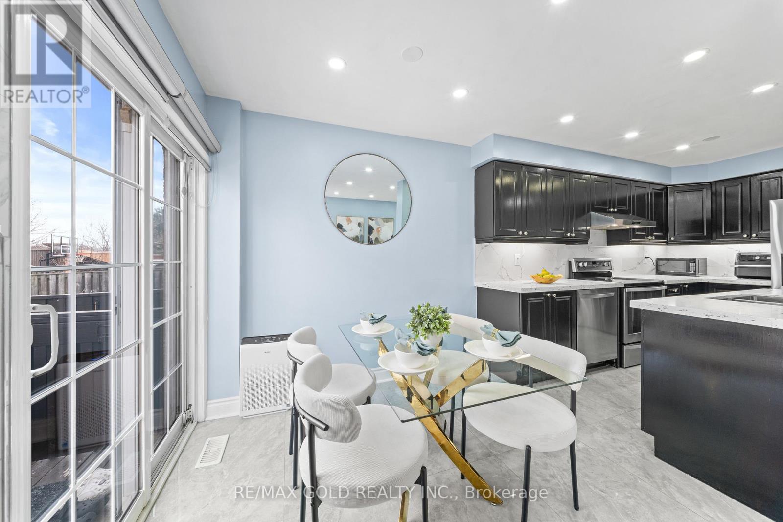 95 Herdwick Street, Brampton, Ontario  L6S 6L7 - Photo 18 - W12975472