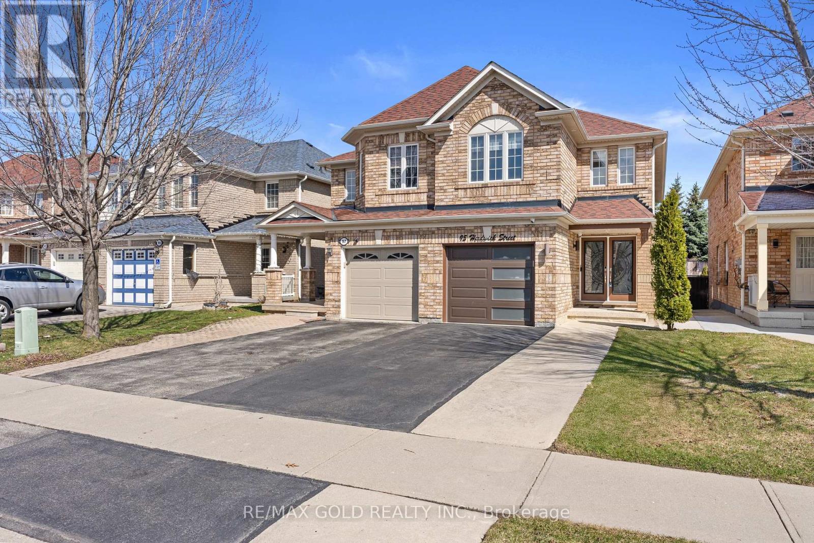 95 Herdwick Street, Brampton, Ontario  L6S 6L7 - Photo 2 - W12975472