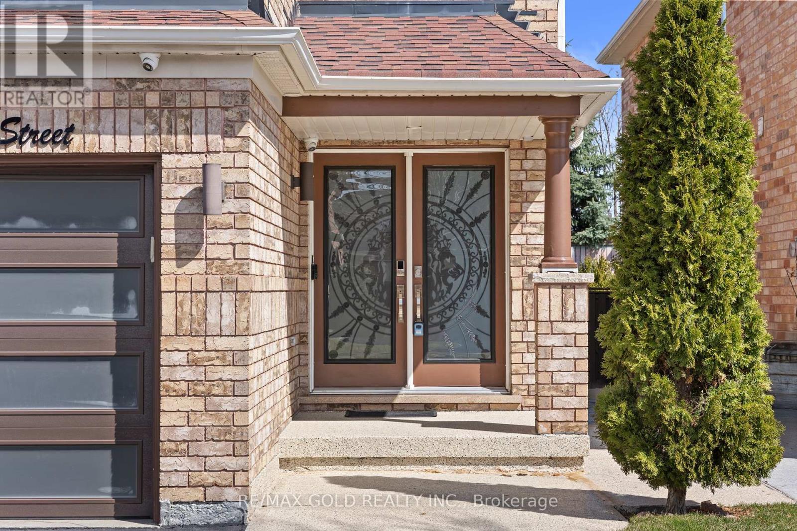 95 Herdwick Street, Brampton, Ontario  L6S 6L7 - Photo 5 - W12975472