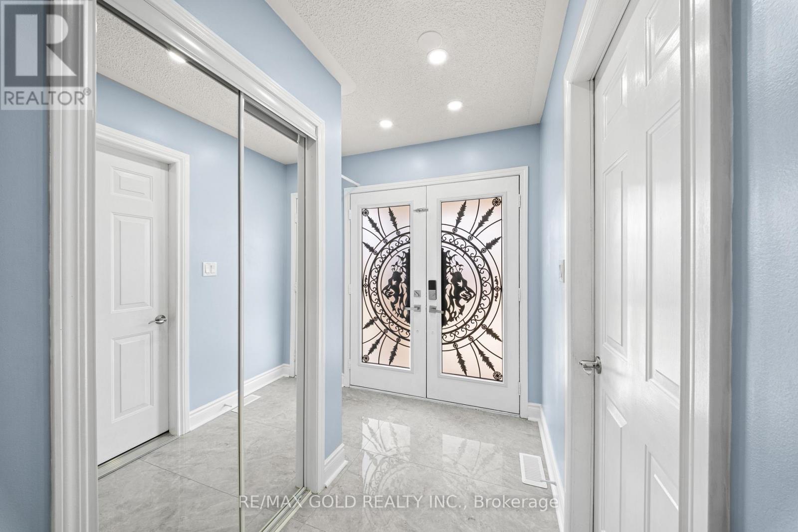 95 Herdwick Street, Brampton, Ontario  L6S 6L7 - Photo 6 - W12975472