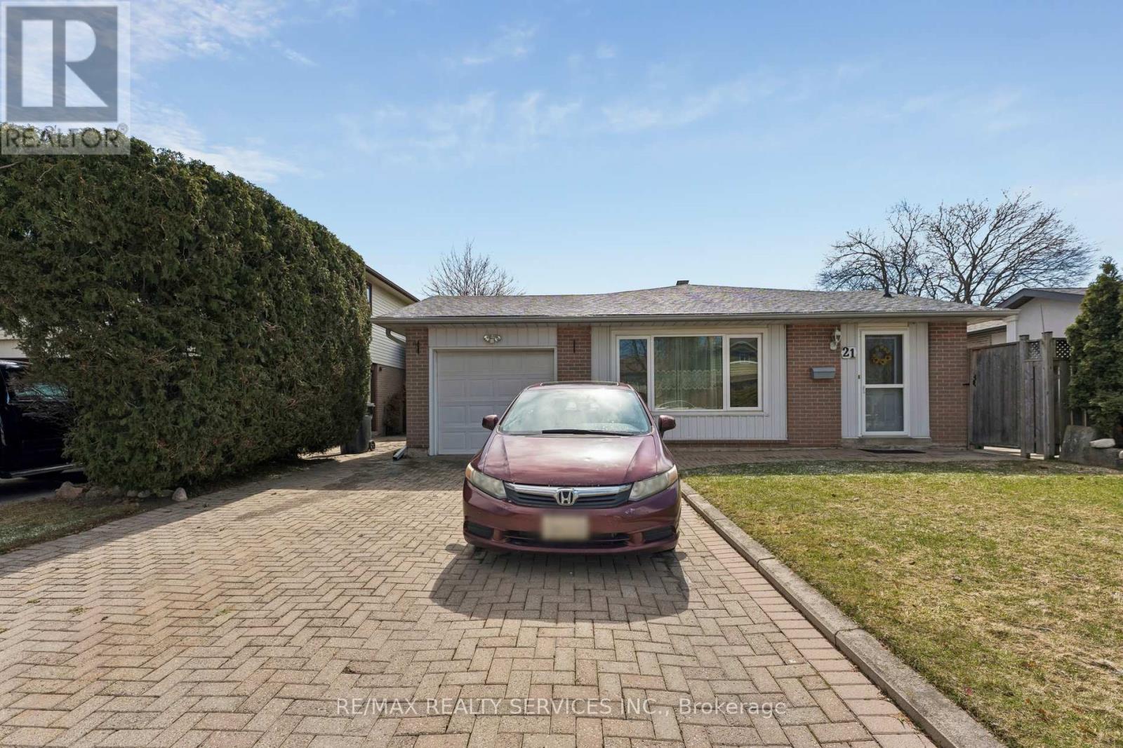 21 WILLIS DRIVE, Brampton, Ontario