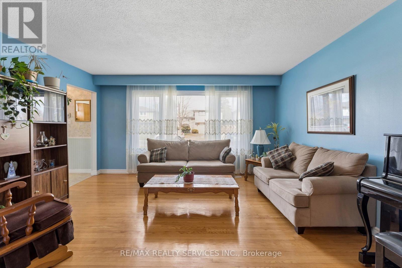 21 Willis Drive, Brampton, Ontario  L6W 1A8 - Photo 14 - W12975496