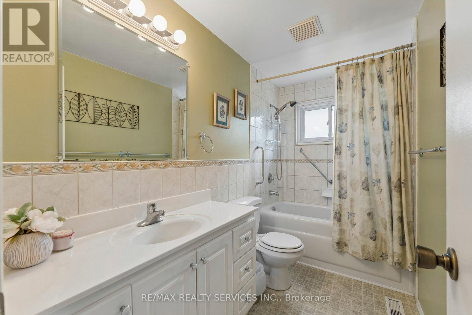 21 Willis Drive, Brampton, Ontario  L6W 1A8 - Photo 28 - W12975496