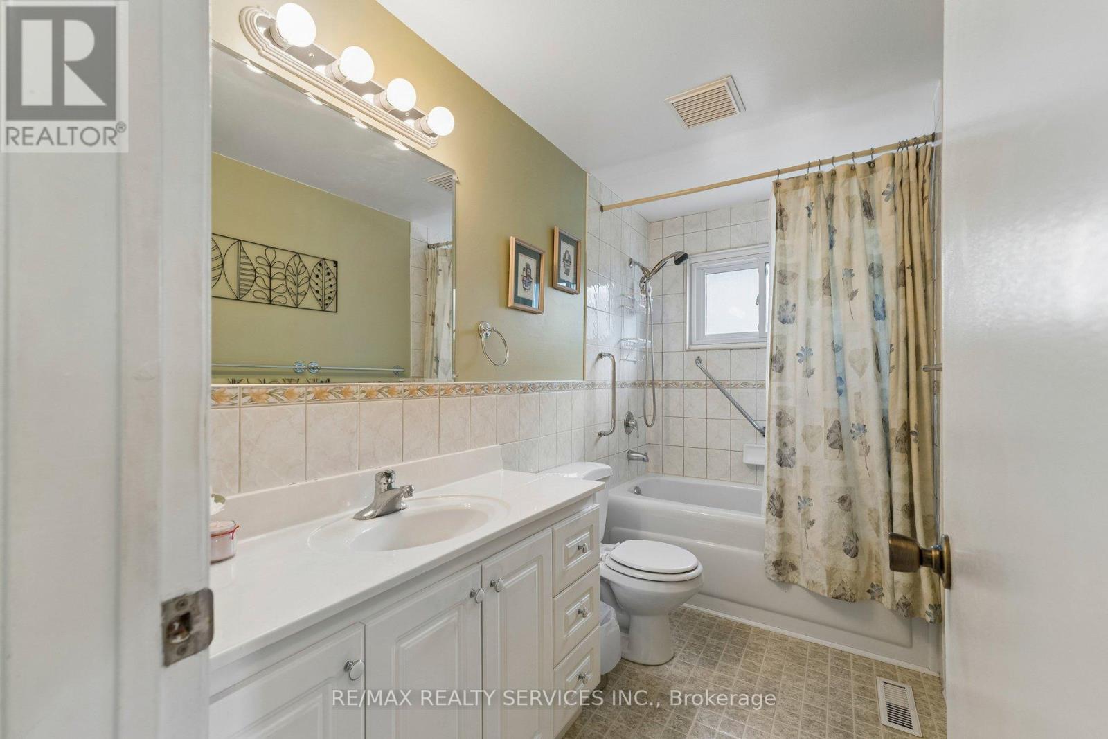 21 Willis Drive, Brampton, Ontario  L6W 1A8 - Photo 29 - W12975496