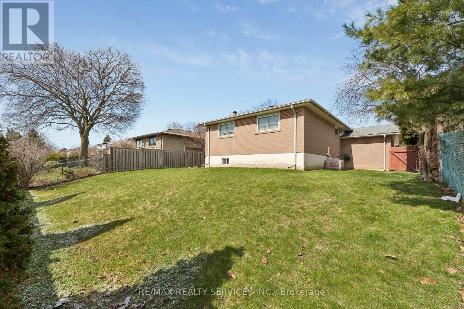 21 Willis Drive, Brampton, Ontario  L6W 1A8 - Photo 46 - W12975496