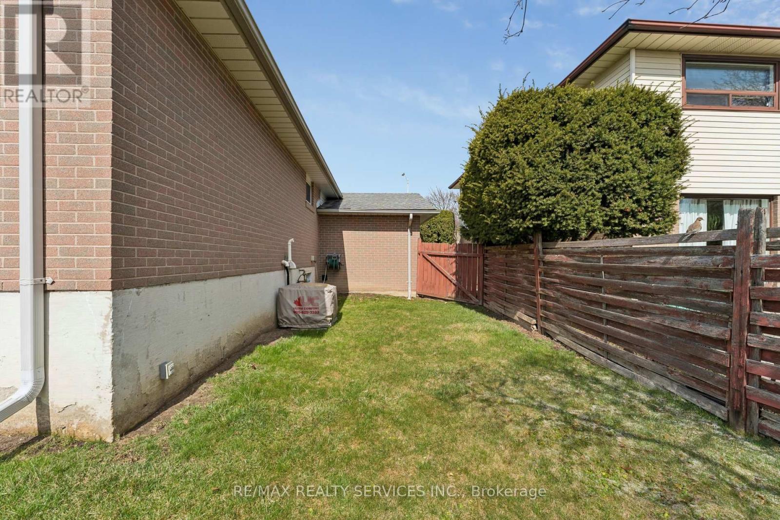 21 Willis Drive, Brampton, Ontario  L6W 1A8 - Photo 47 - W12975496