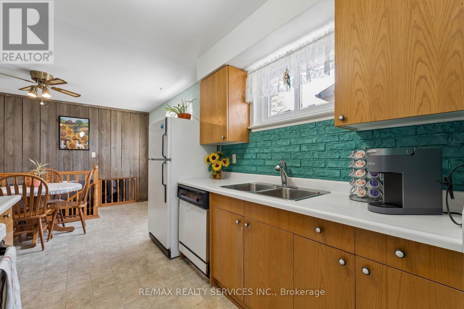 21 Willis Drive, Brampton, Ontario  L6W 1A8 - Photo 9 - W12975496