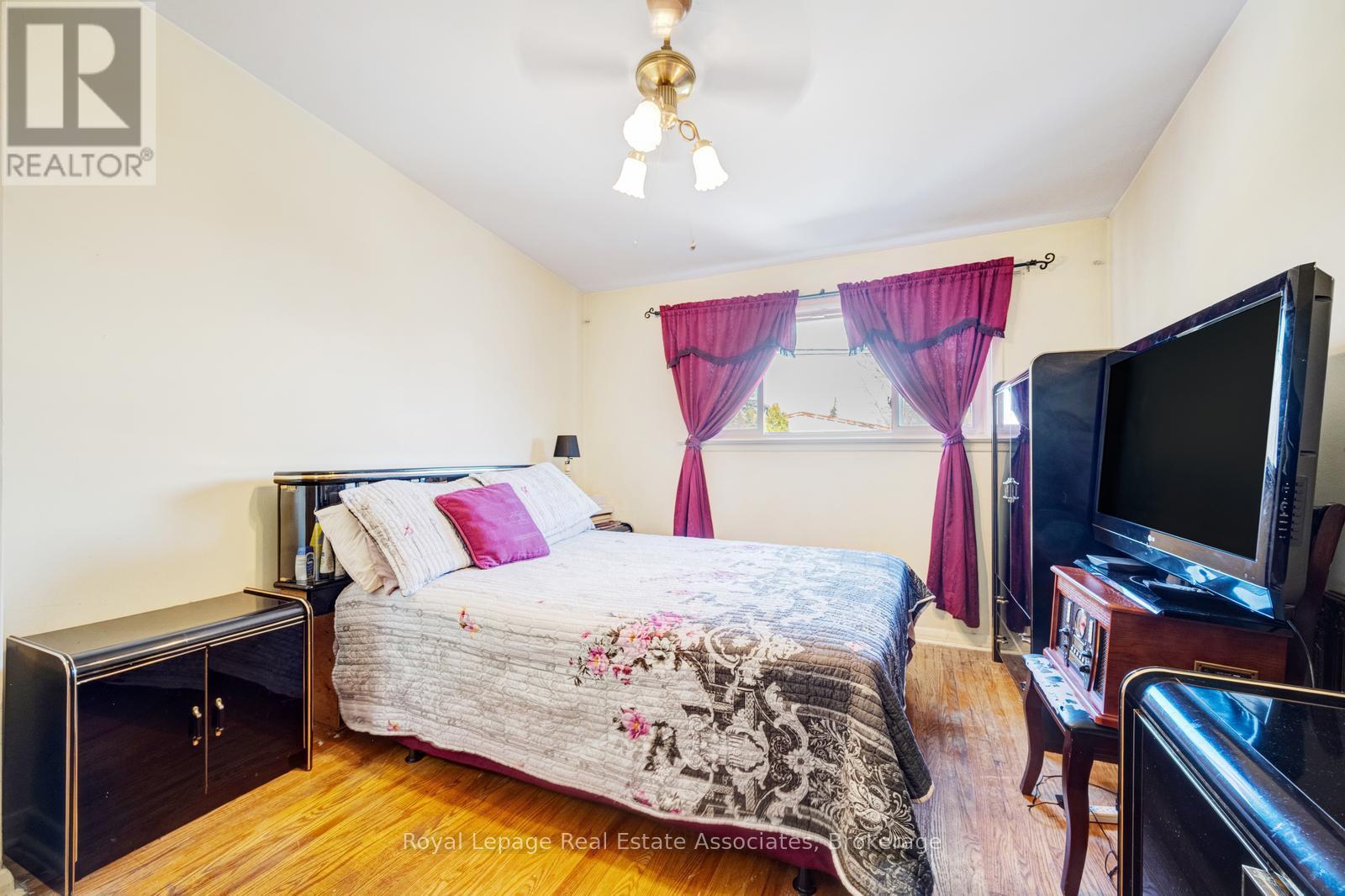 8 Caulfield Road, Toronto, Ontario  M9W 1W8 - Photo 18 - W12975512