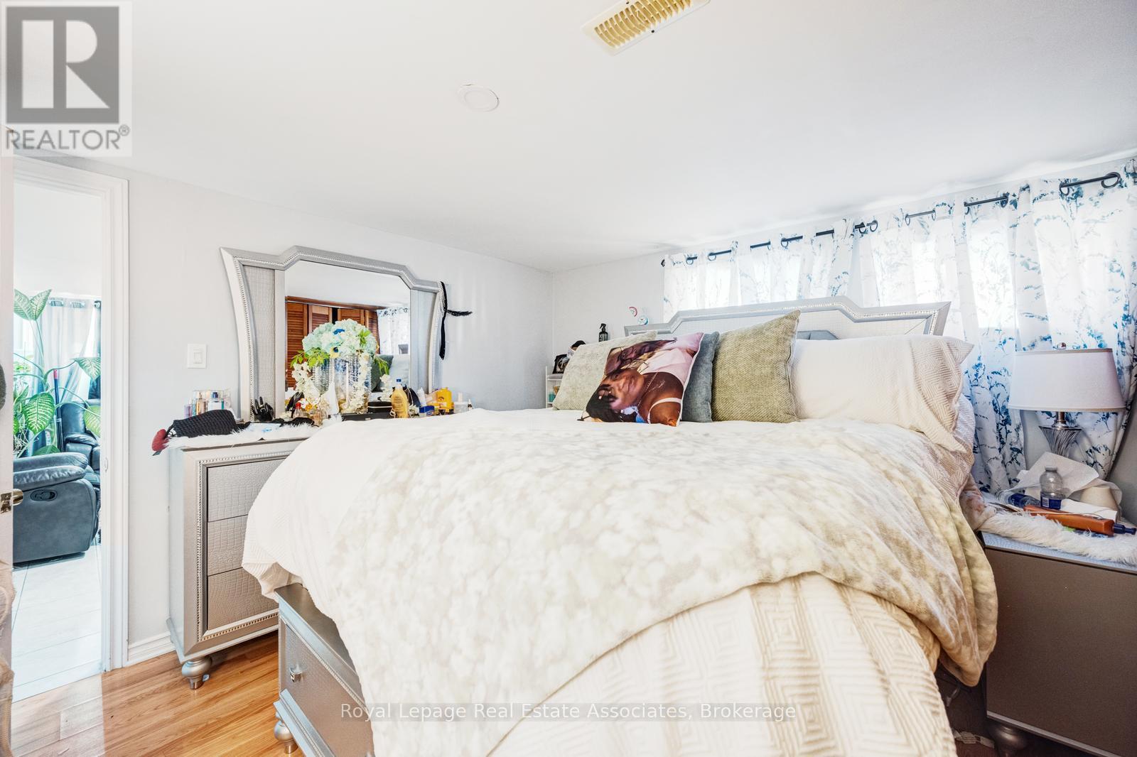 8 Caulfield Road, Toronto, Ontario  M9W 1W8 - Photo 20 - W12975512