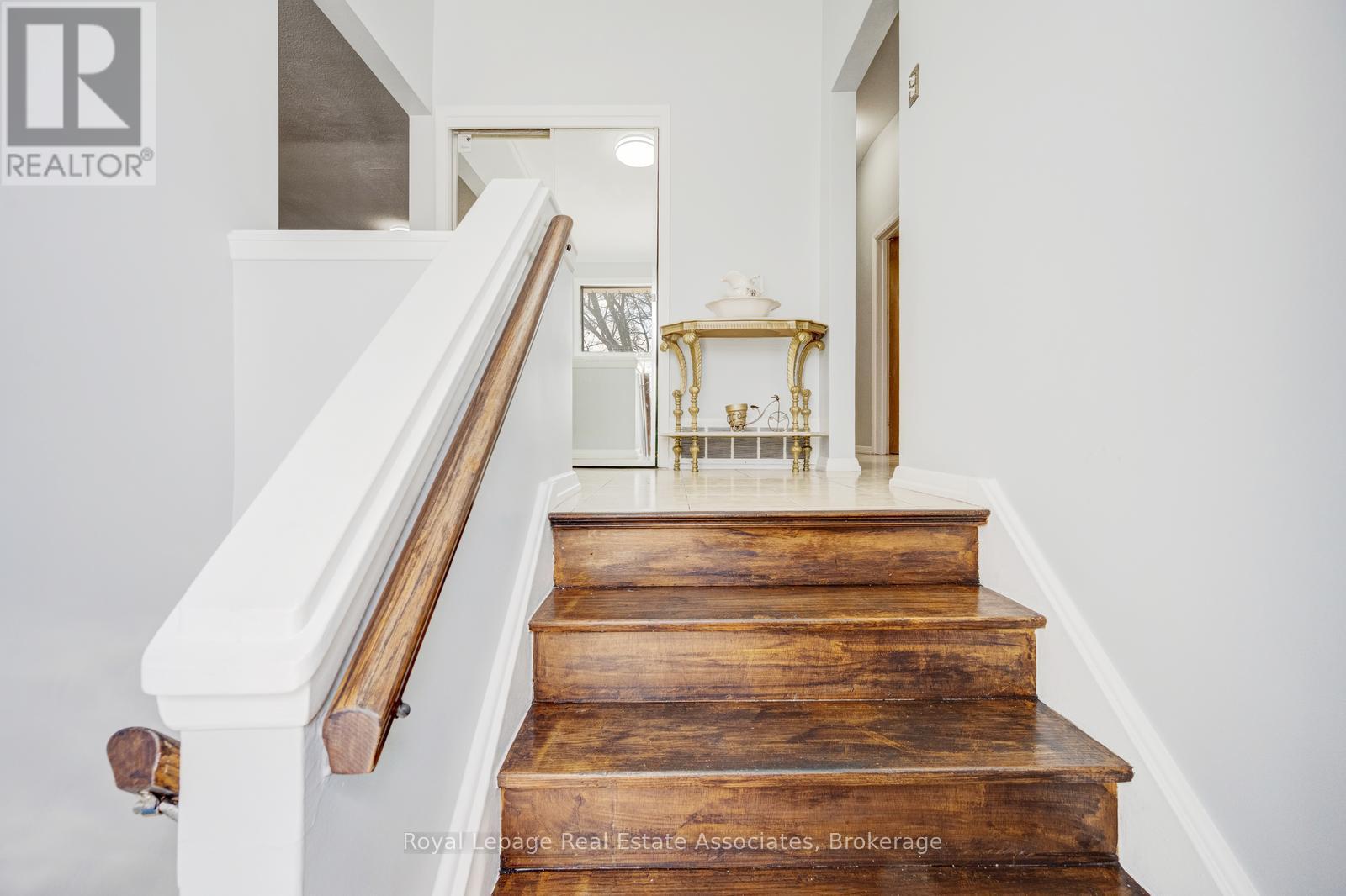 8 Caulfield Road, Toronto, Ontario  M9W 1W8 - Photo 5 - W12975512