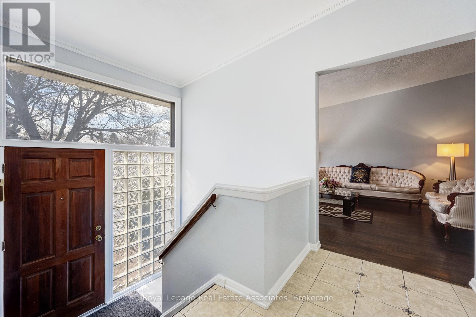 8 Caulfield Road, Toronto, Ontario  M9W 1W8 - Photo 6 - W12975512