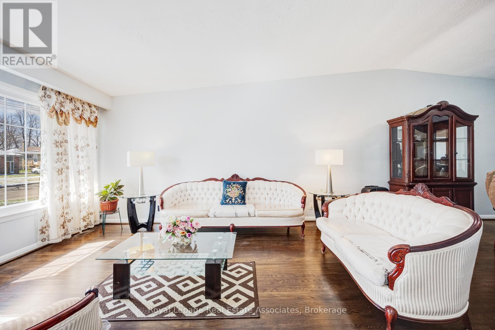 8 Caulfield Road, Toronto, Ontario  M9W 1W8 - Photo 7 - W12975512