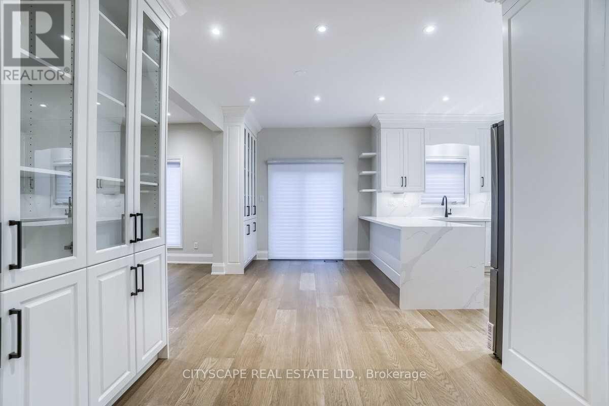 769 White Clover Way, Mississauga, Ontario  L5V 0C2 - Photo 10 - W12975522