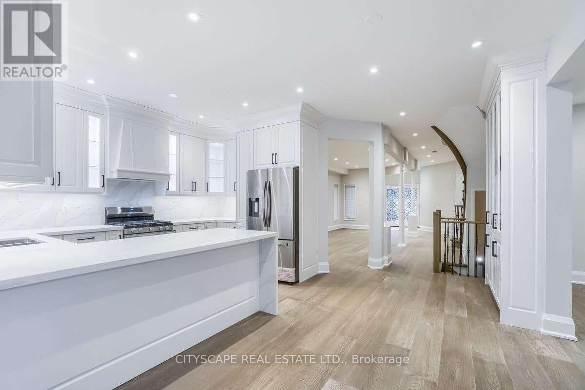 769 White Clover Way, Mississauga, Ontario  L5V 0C2 - Photo 11 - W12975522