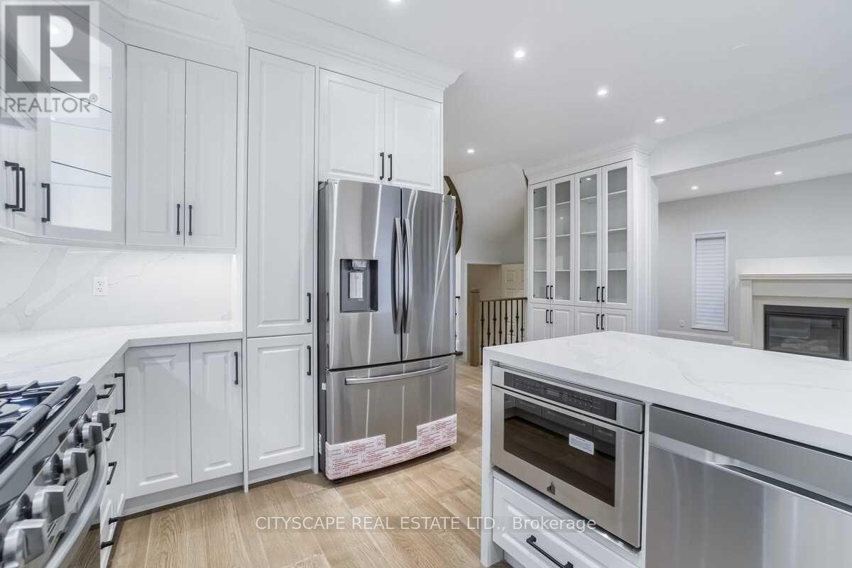 769 White Clover Way, Mississauga, Ontario  L5V 0C2 - Photo 13 - W12975522