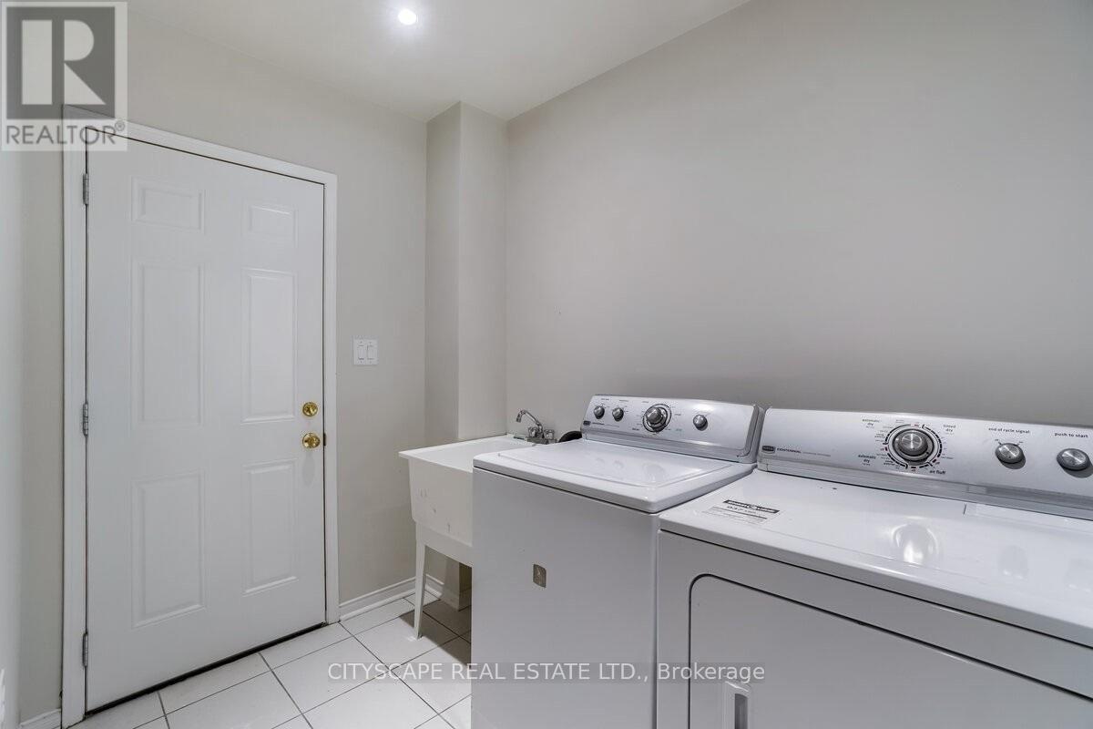 769 White Clover Way, Mississauga, Ontario  L5V 0C2 - Photo 21 - W12975522