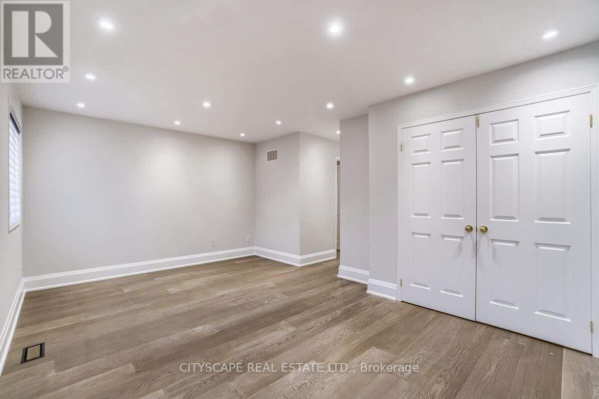 769 White Clover Way, Mississauga, Ontario  L5V 0C2 - Photo 24 - W12975522