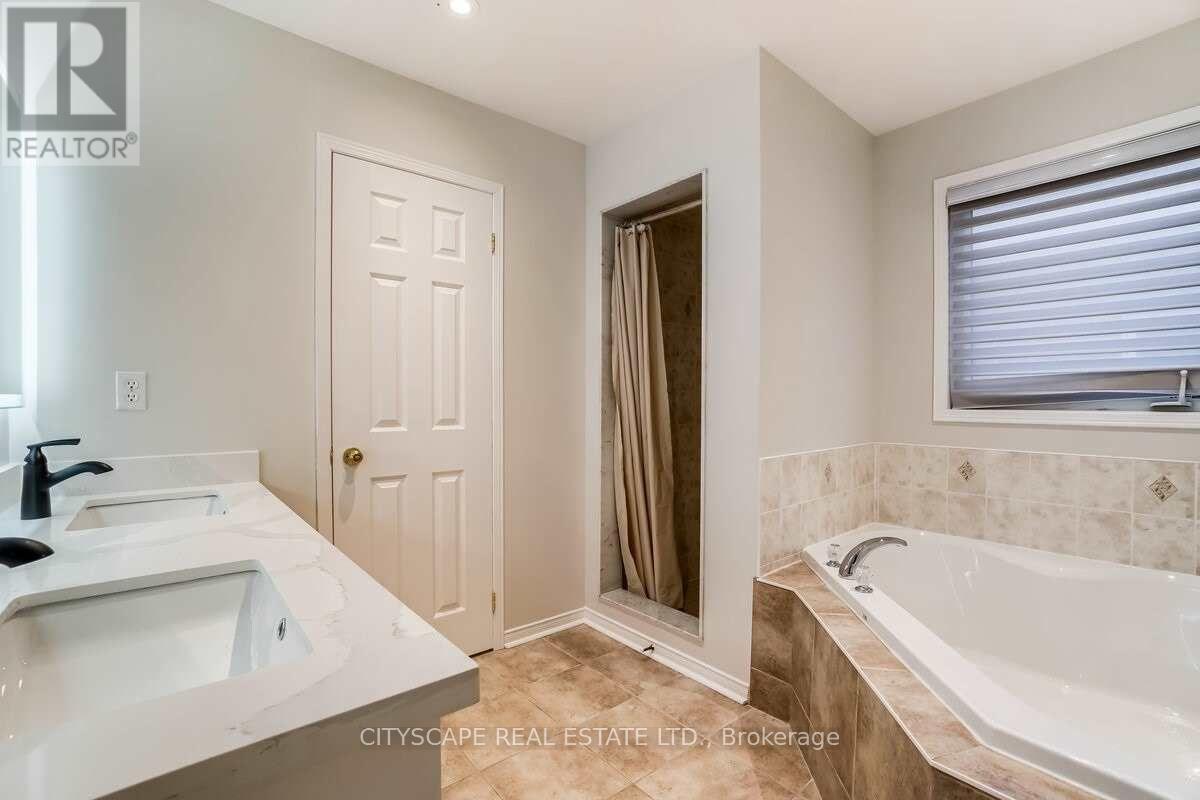 769 White Clover Way, Mississauga, Ontario  L5V 0C2 - Photo 26 - W12975522