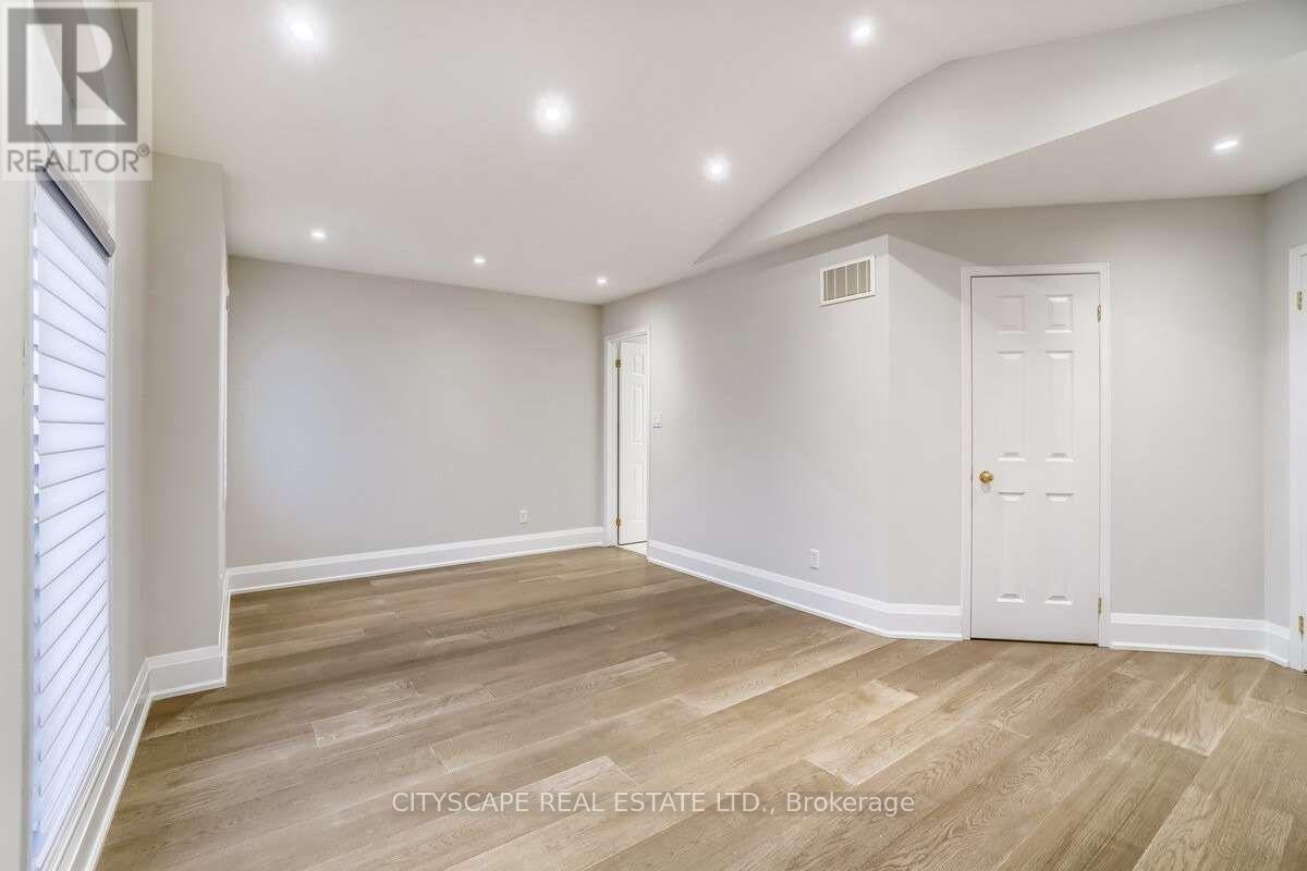 769 White Clover Way, Mississauga, Ontario  L5V 0C2 - Photo 28 - W12975522