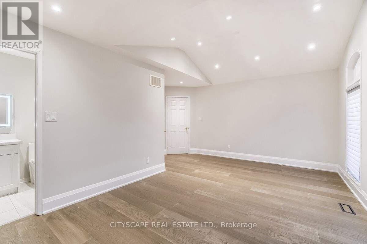 769 White Clover Way, Mississauga, Ontario  L5V 0C2 - Photo 29 - W12975522