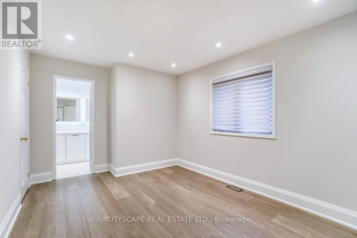 769 White Clover Way, Mississauga, Ontario  L5V 0C2 - Photo 32 - W12975522