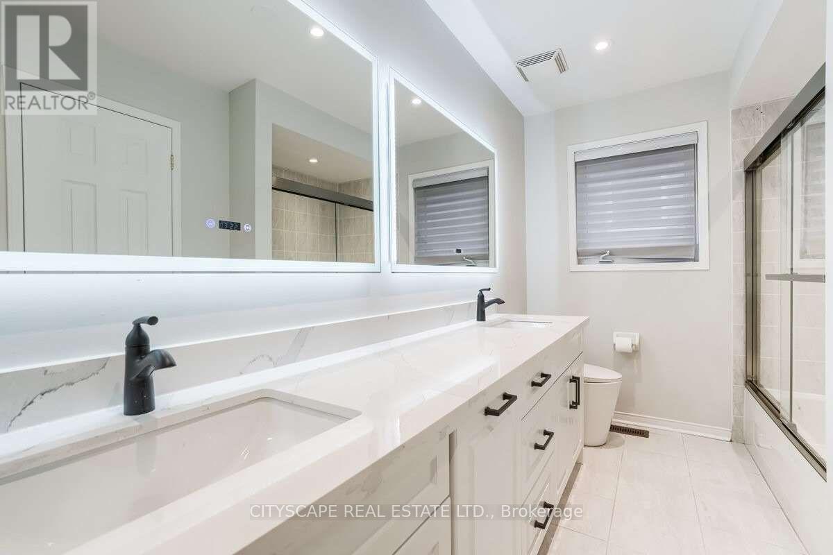 769 White Clover Way, Mississauga, Ontario  L5V 0C2 - Photo 33 - W12975522