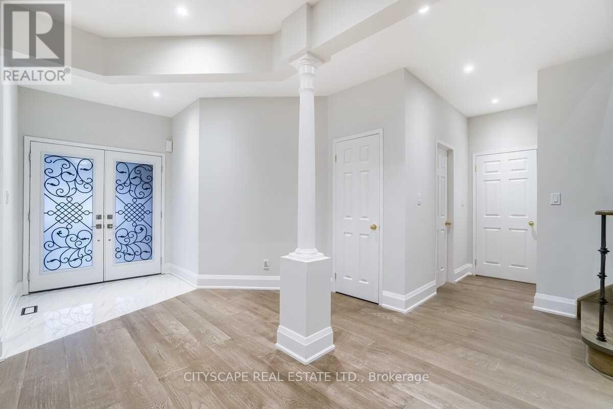 769 White Clover Way, Mississauga, Ontario  L5V 0C2 - Photo 6 - W12975522