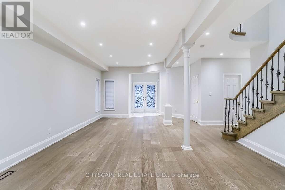 769 White Clover Way, Mississauga, Ontario  L5V 0C2 - Photo 7 - W12975522