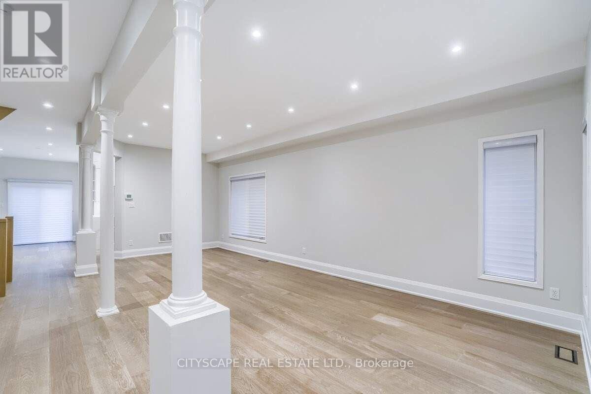 769 White Clover Way, Mississauga, Ontario  L5V 0C2 - Photo 8 - W12975522