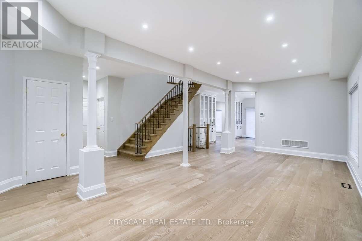 769 White Clover Way, Mississauga, Ontario  L5V 0C2 - Photo 9 - W12975522