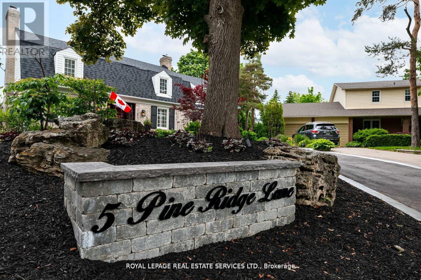 5 Pine Ridge Lane, Brampton, Ontario  L6W 1G6 - Photo 3 - W12975524