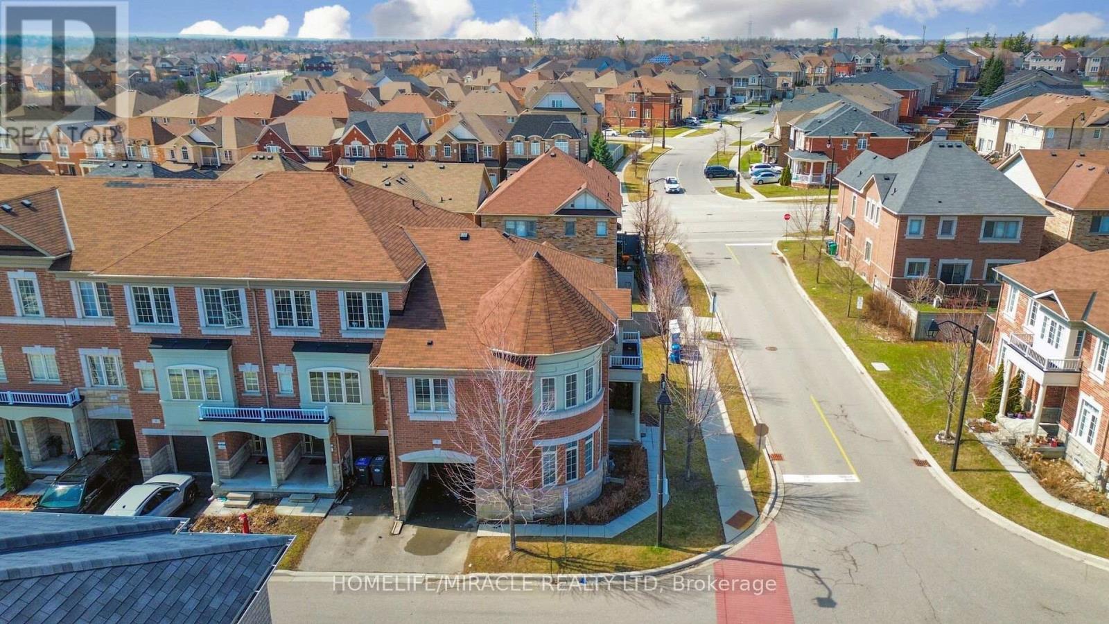 2 Aspen Hills Road, Brampton, Ontario  L6Y 6E3 - Photo 2 - W12975542