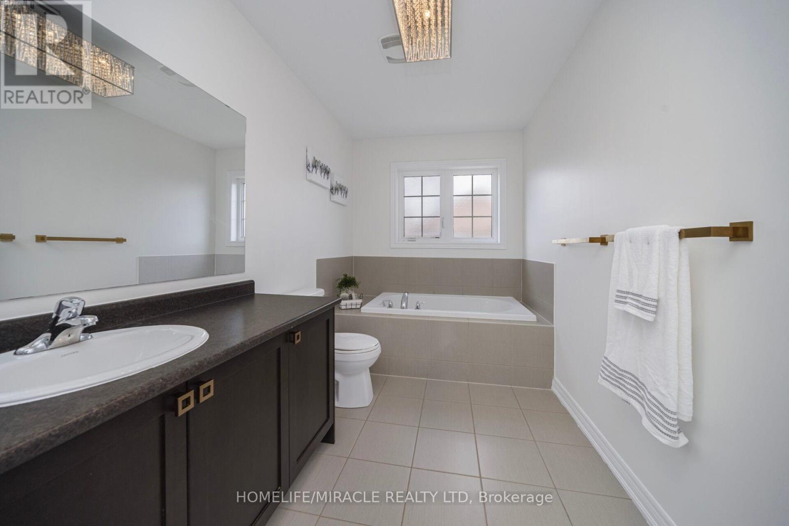 2 Aspen Hills Road, Brampton, Ontario  L6Y 6E3 - Photo 22 - W12975542