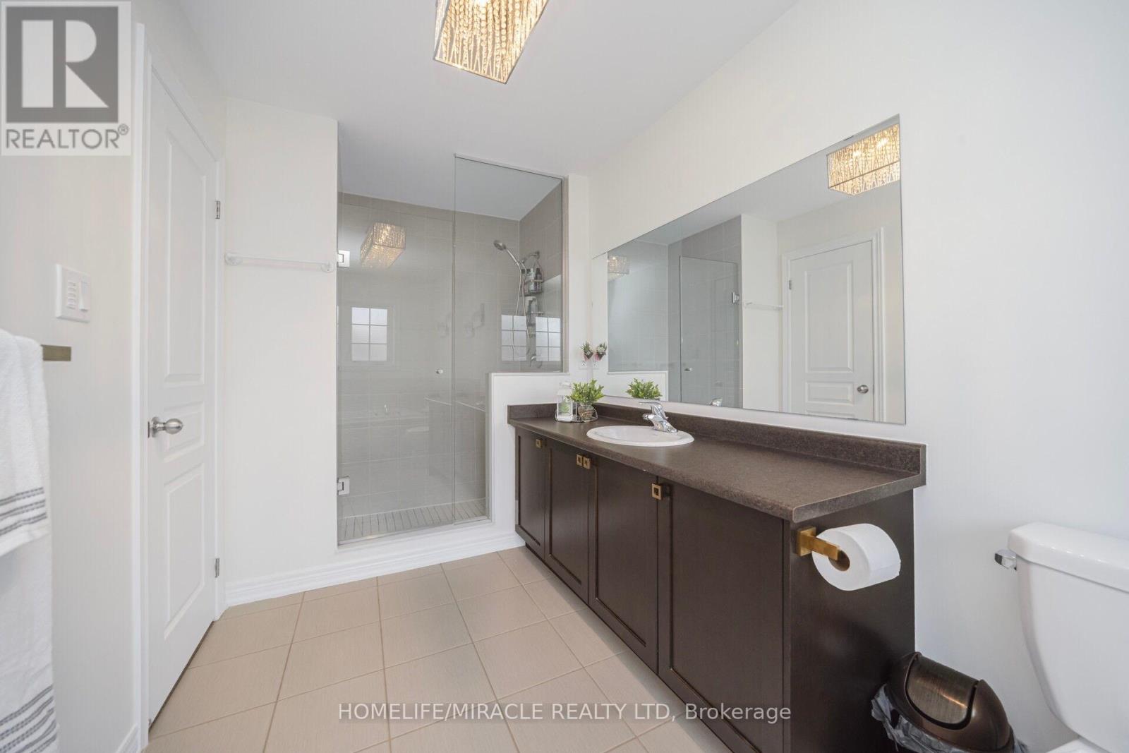 2 Aspen Hills Road, Brampton, Ontario  L6Y 6E3 - Photo 23 - W12975542