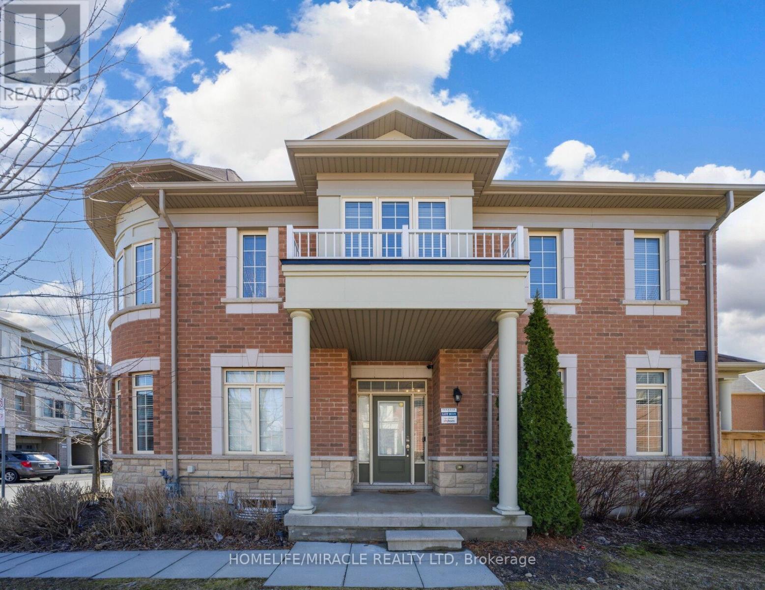 2 Aspen Hills Road, Brampton, Ontario  L6Y 6E3 - Photo 3 - W12975542