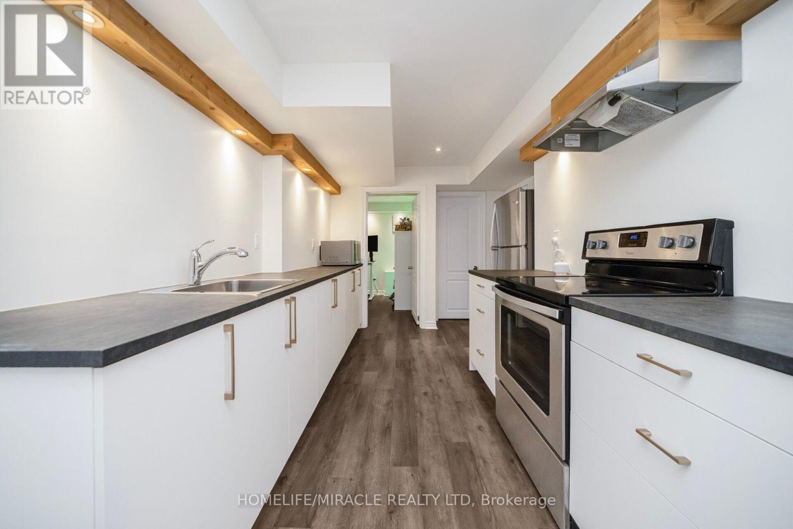 2 Aspen Hills Road, Brampton, Ontario  L6Y 6E3 - Photo 35 - W12975542