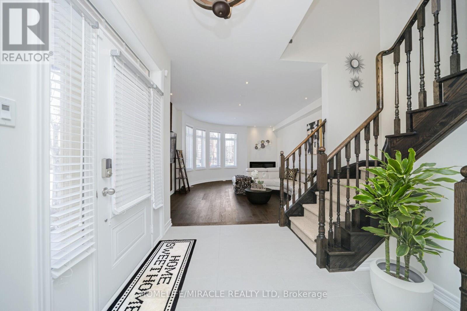 2 Aspen Hills Road, Brampton, Ontario  L6Y 6E3 - Photo 5 - W12975542