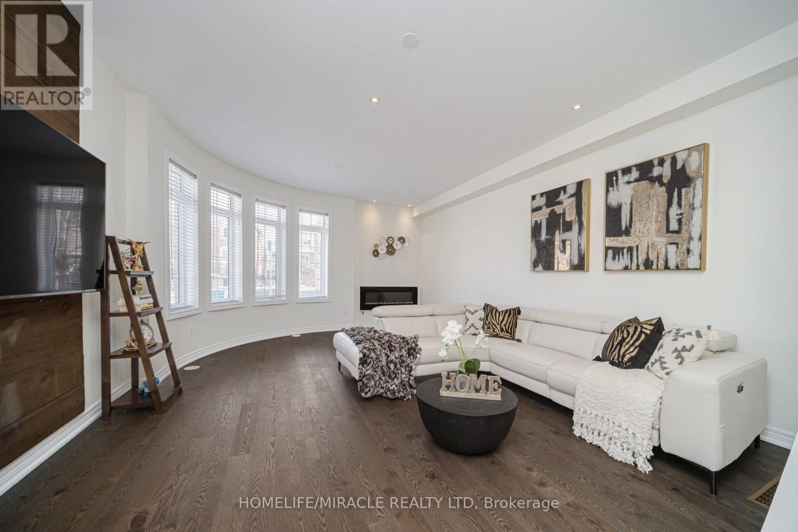 2 Aspen Hills Road, Brampton, Ontario  L6Y 6E3 - Photo 6 - W12975542