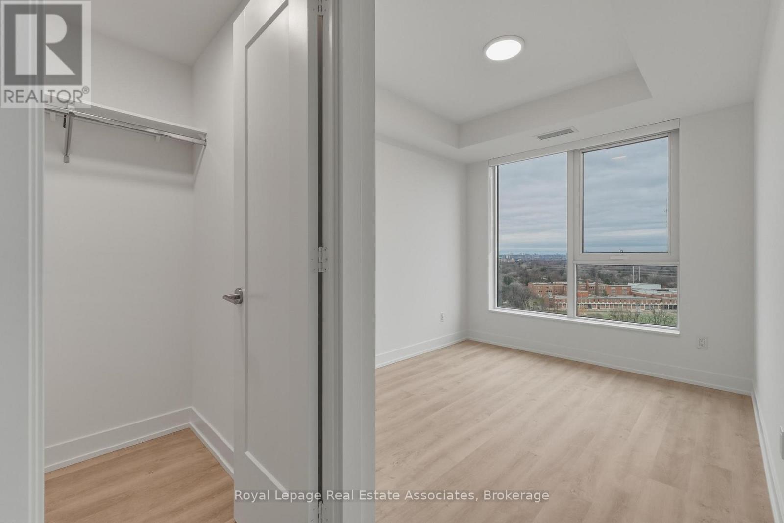 1501 - 60 Central Park Roadway, Toronto, Ontario  M9A 3K1 - Photo 11 - W12975554