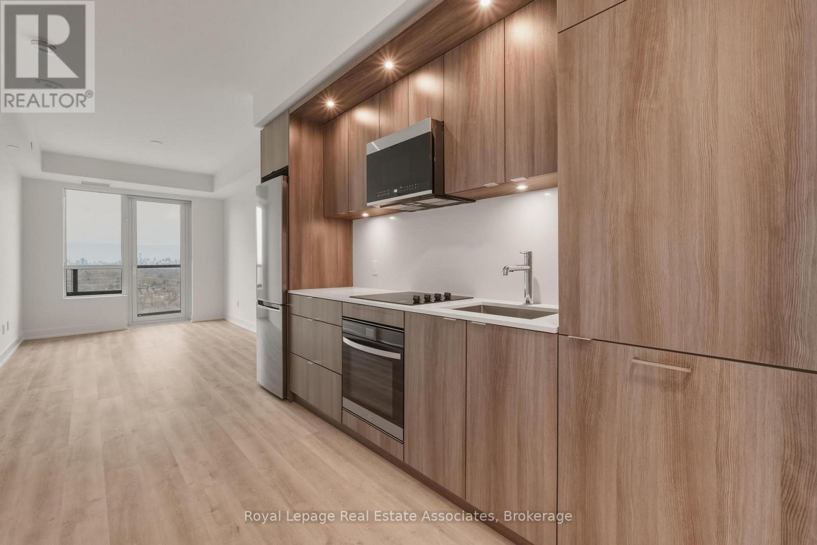 1501 - 60 Central Park Roadway, Toronto, Ontario  M9A 3K1 - Photo 2 - W12975554