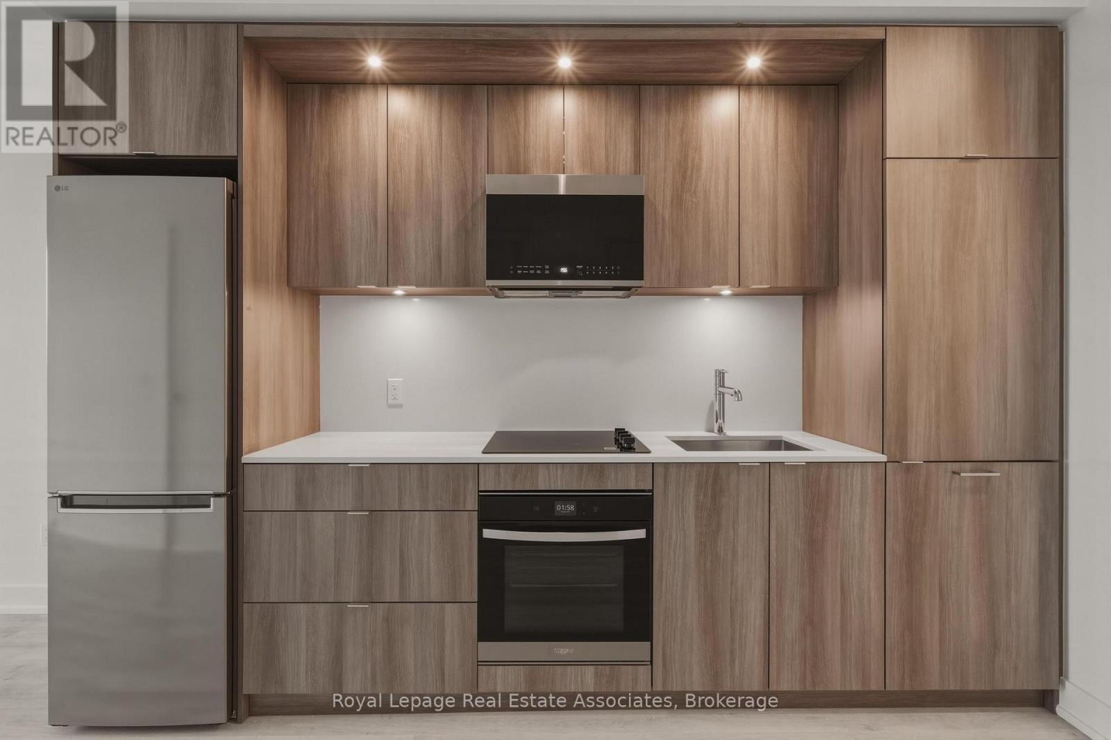 1501 - 60 Central Park Roadway, Toronto, Ontario  M9A 3K1 - Photo 3 - W12975554