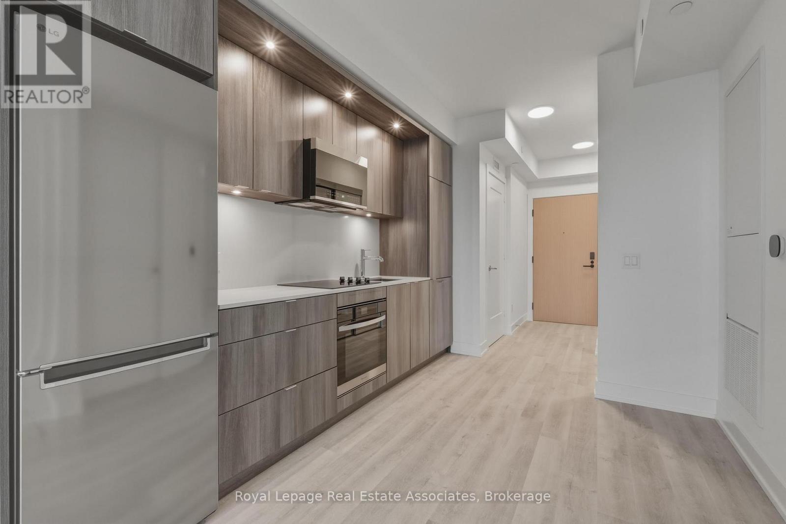 1501 - 60 Central Park Roadway, Toronto, Ontario  M9A 3K1 - Photo 4 - W12975554