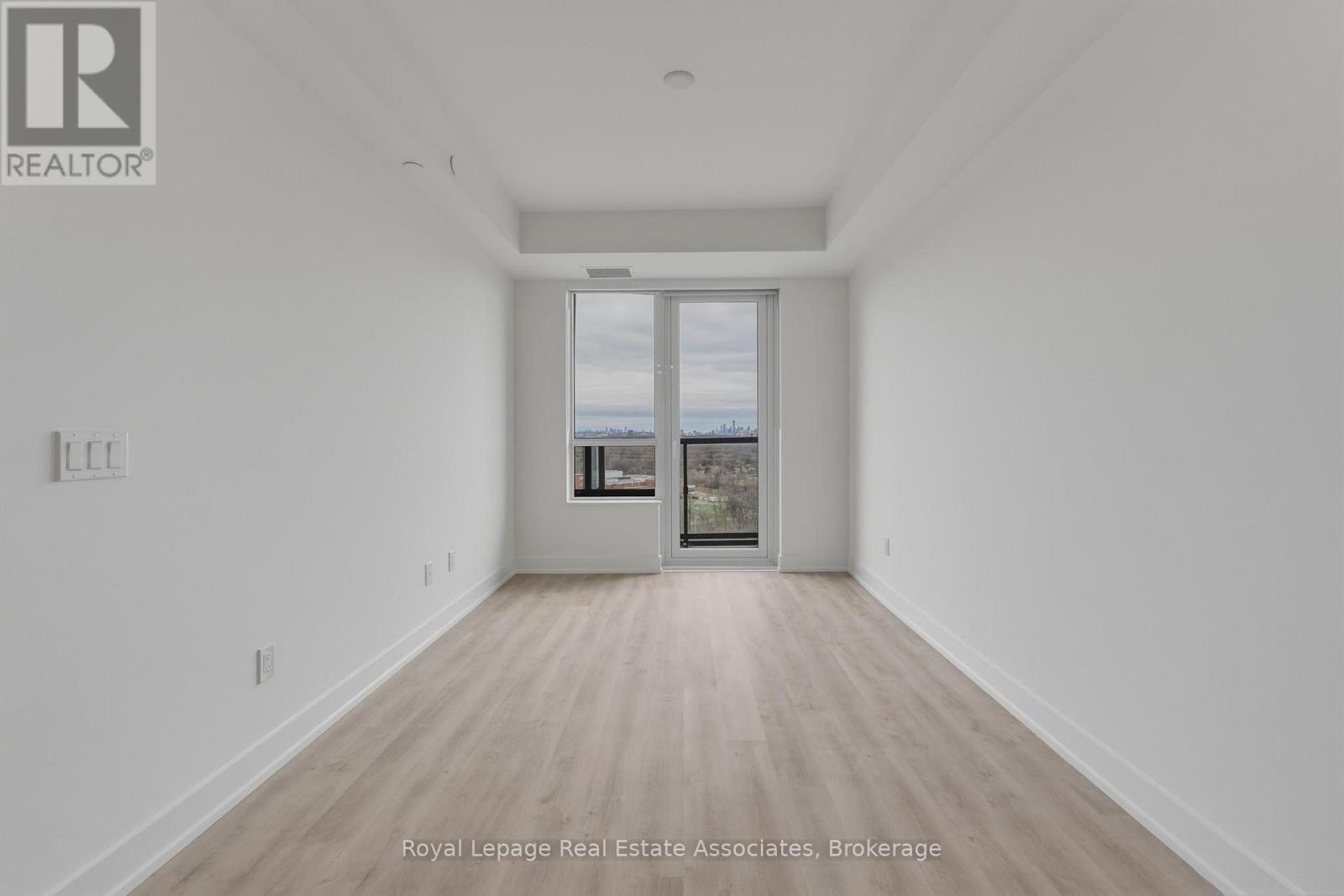 1501 - 60 Central Park Roadway, Toronto, Ontario  M9A 3K1 - Photo 5 - W12975554