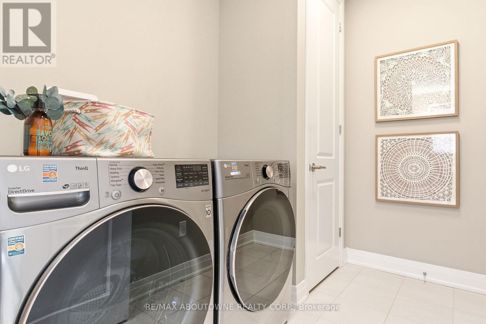 1456 Ford Strathy Crescent, Oakville, Ontario  L6H 3W9 - Photo 44 - W12975570