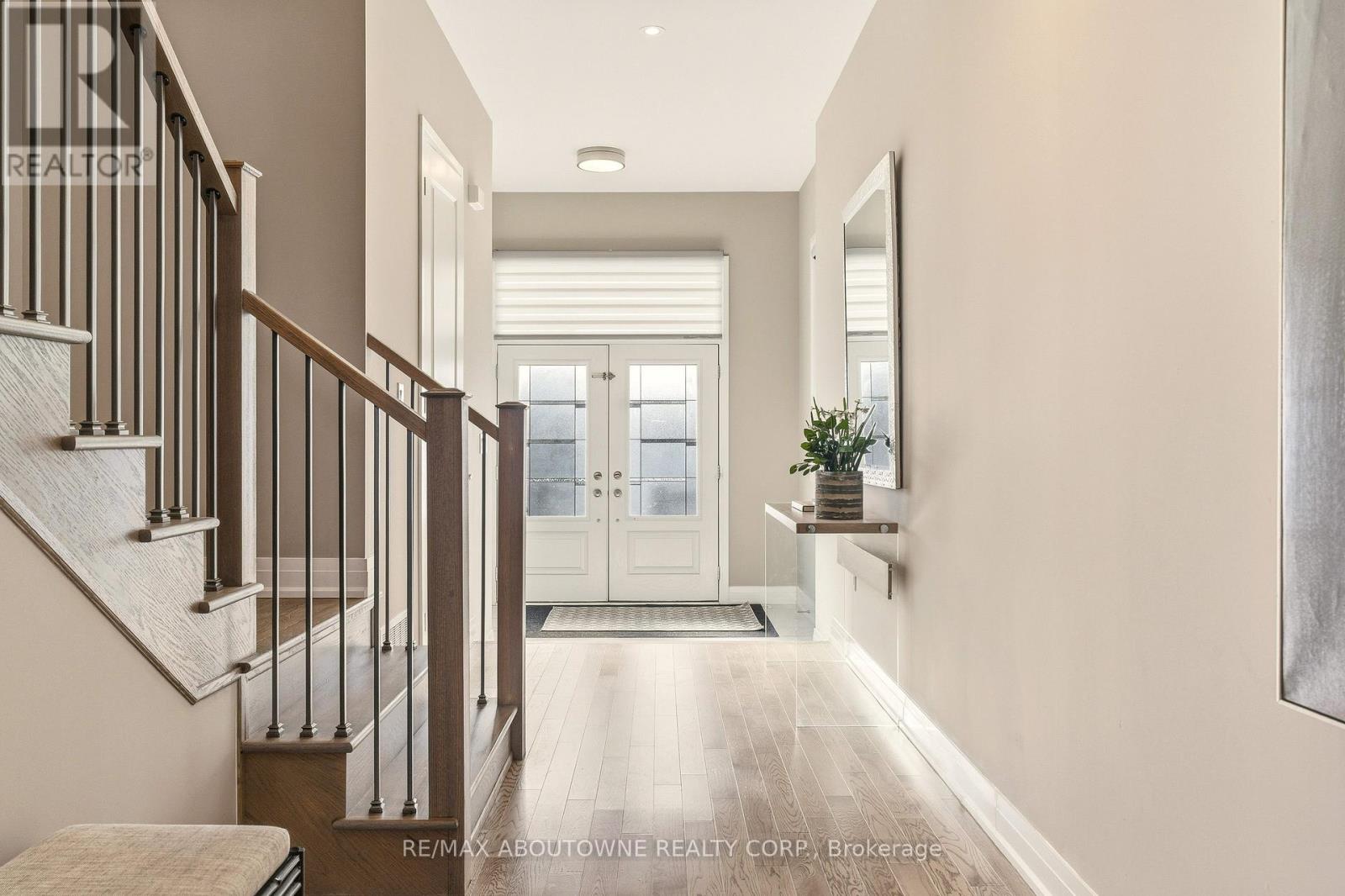 1456 Ford Strathy Crescent, Oakville, Ontario  L6H 3W9 - Photo 5 - W12975570