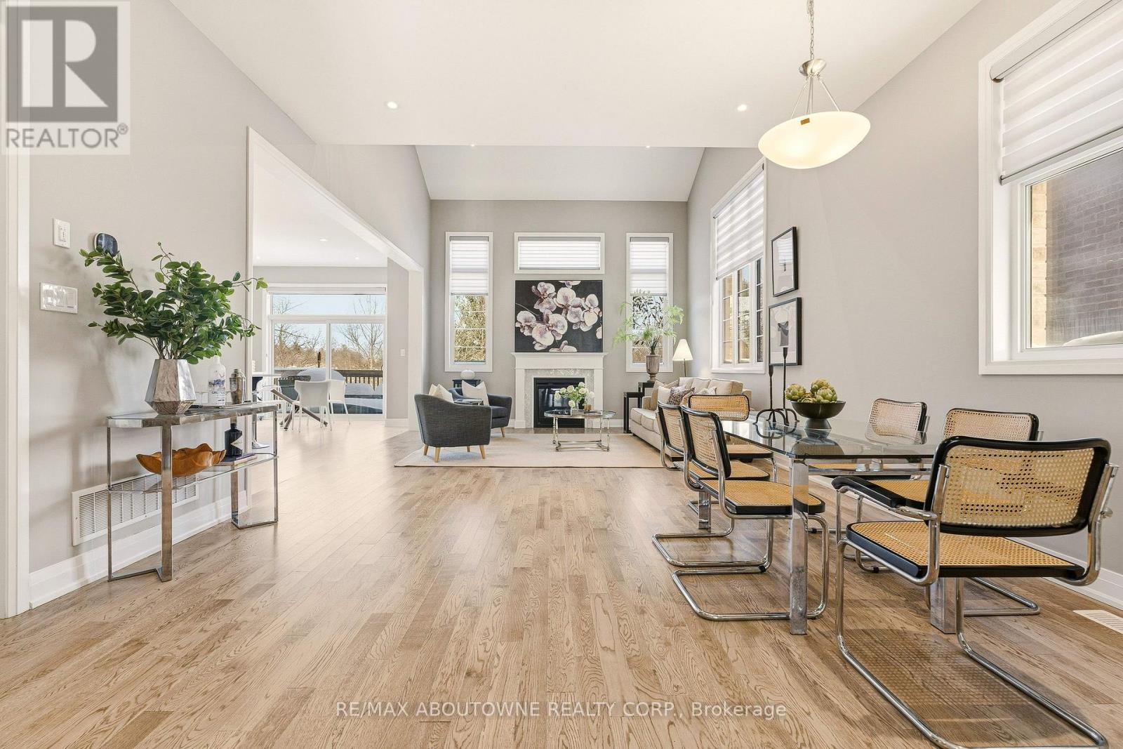 1456 Ford Strathy Crescent, Oakville, Ontario  L6H 3W9 - Photo 8 - W12975570